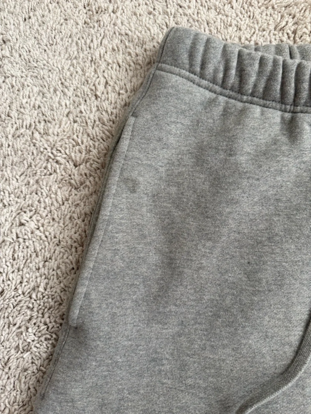 FEAR OF GOD ESSENTIALS Shorts. Size Small. Oversized. Grey. - Picture 6 of 8